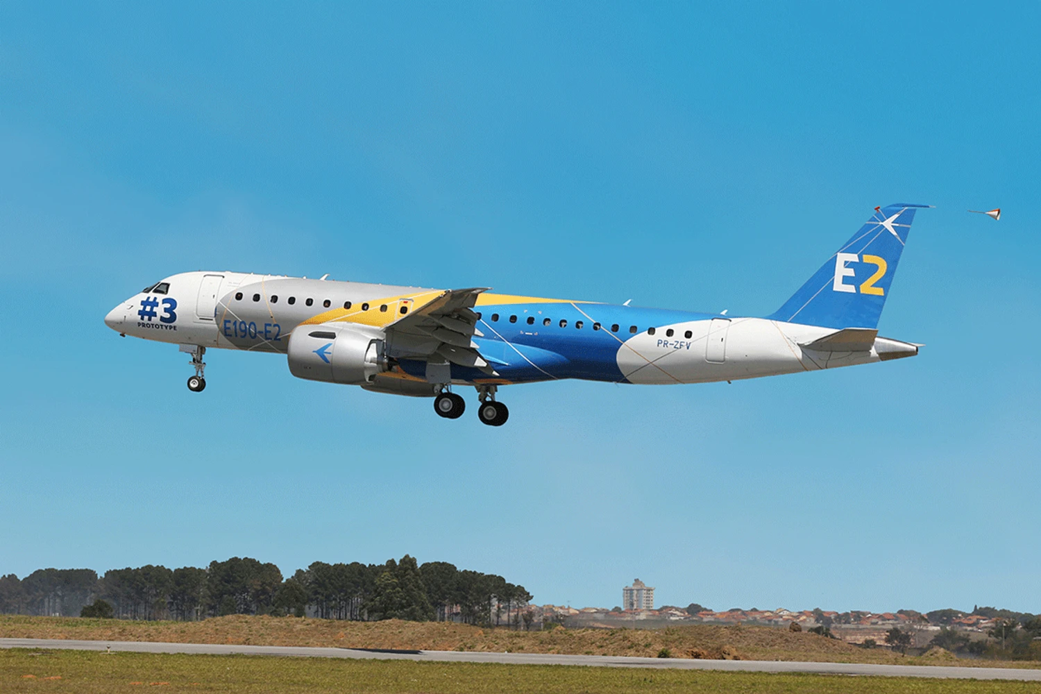Terceiro protótipo do E190-E2 realiza voo inaugural