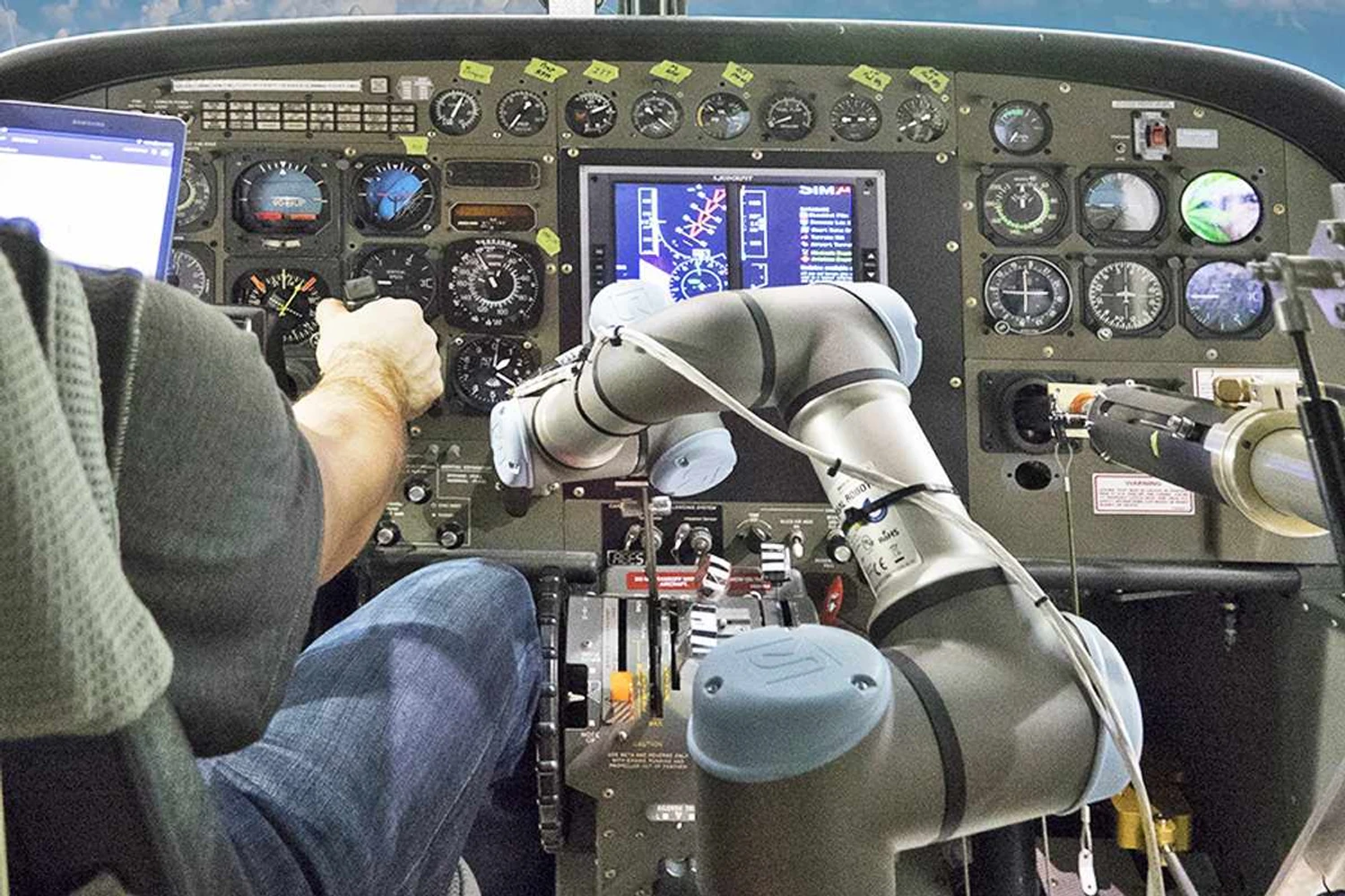 Vídeo: Estados Unidos testam robô co-piloto
