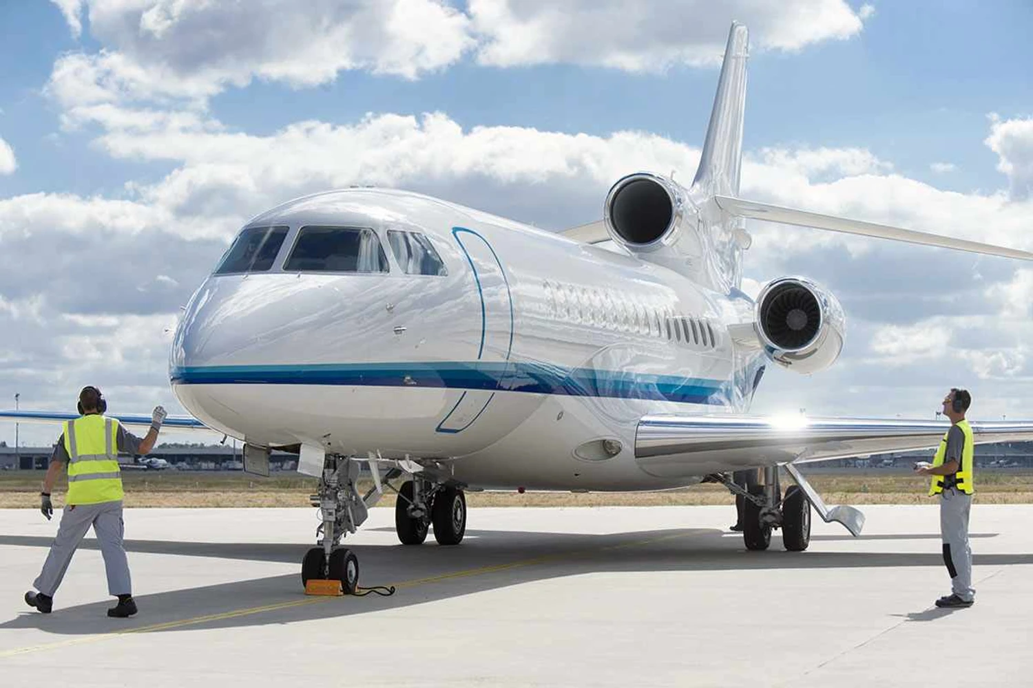 Dassault entrega primeiro Falcon 8X