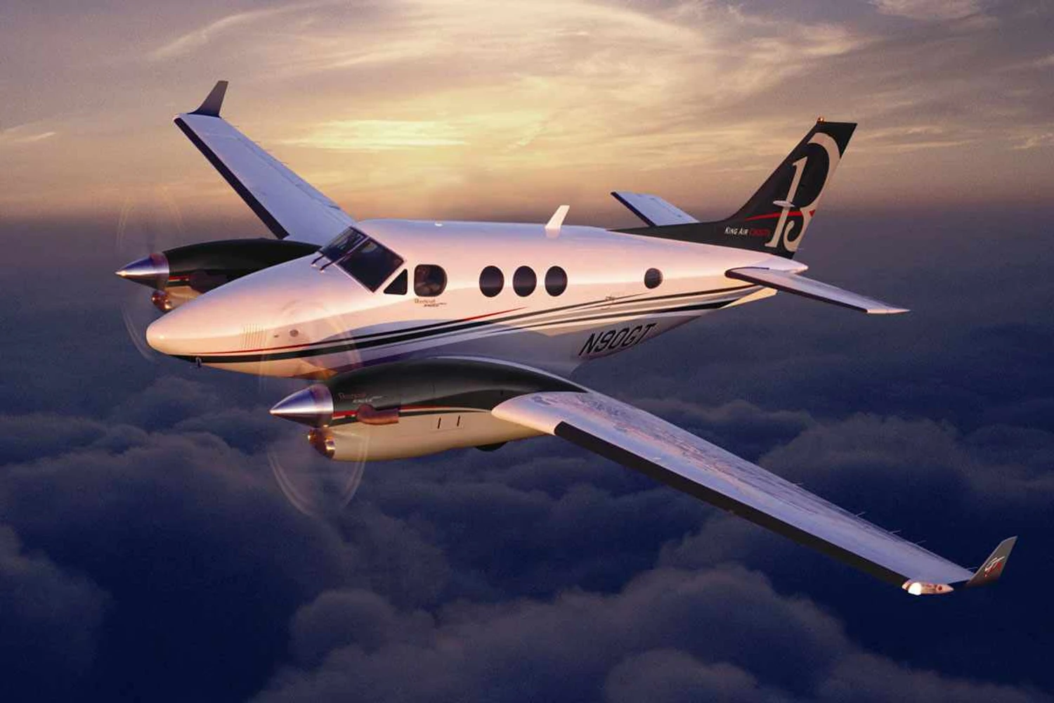 Avião que caiu com o ministro tem excelente histórico de segurança, aponta especialista