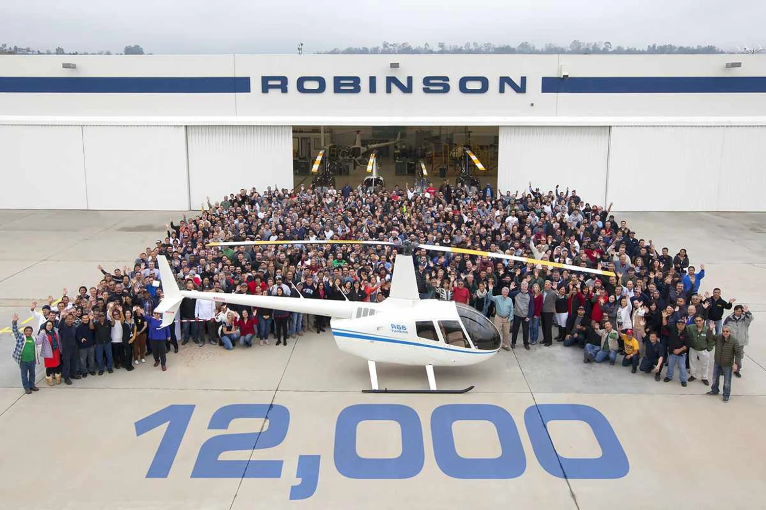 Robinson celebra produção de 12.000 helicópteros