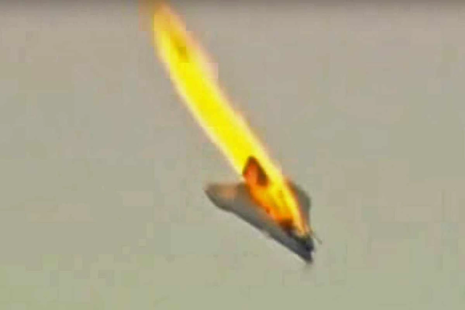 Avião não tripulado derrubado pela laser: tiro barato (reprodução)