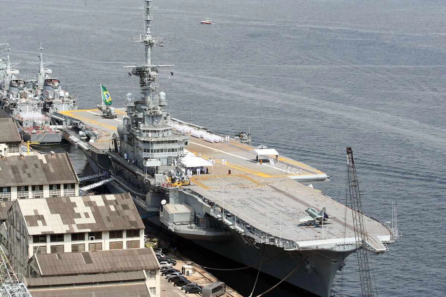 Marinha do Brasil diz que amianto presente no casco do NAe São Paulo não oferece riscos