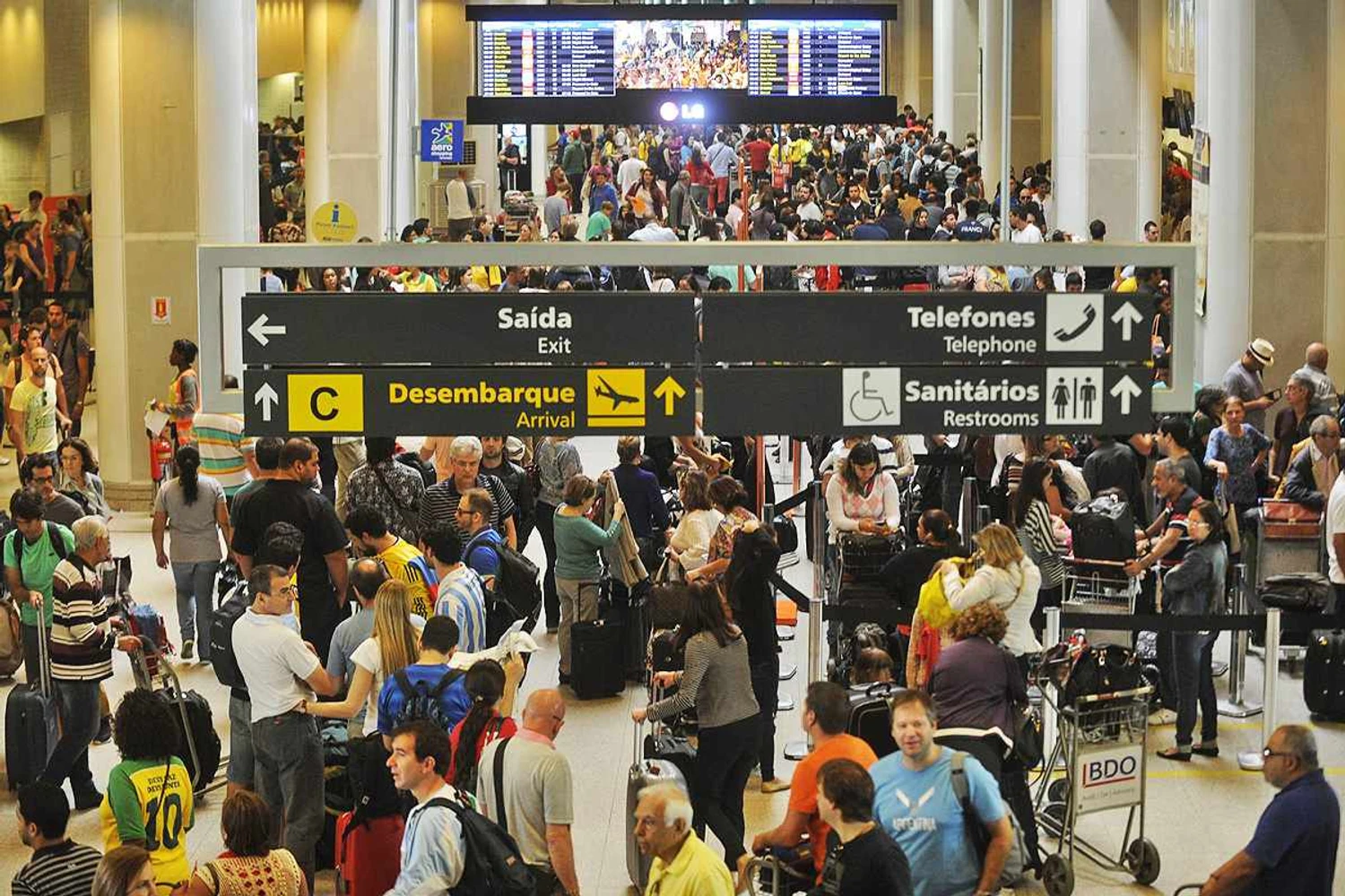 Pilotos e comissários farão greve diária por duas horas a partir de segunda-feira, 19