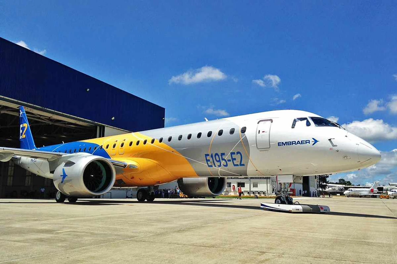 Embraer apresenta o E195-E2, maior avião já criado no Brasil