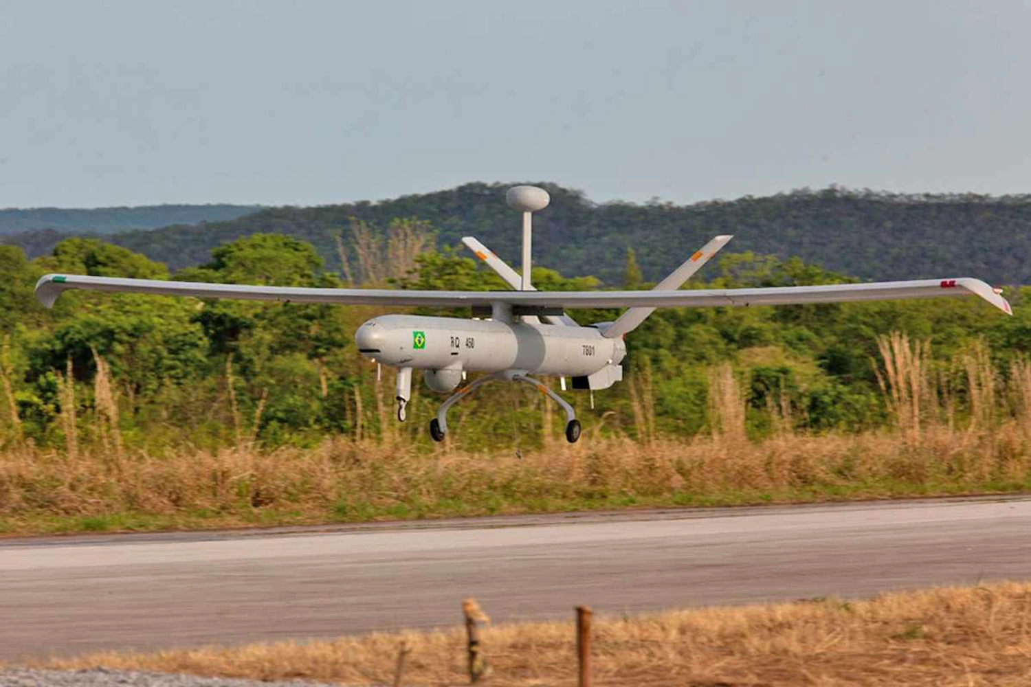 O drone de reconhecimento RQ-450 pode permanecer voando por até 20 horas (FAB)