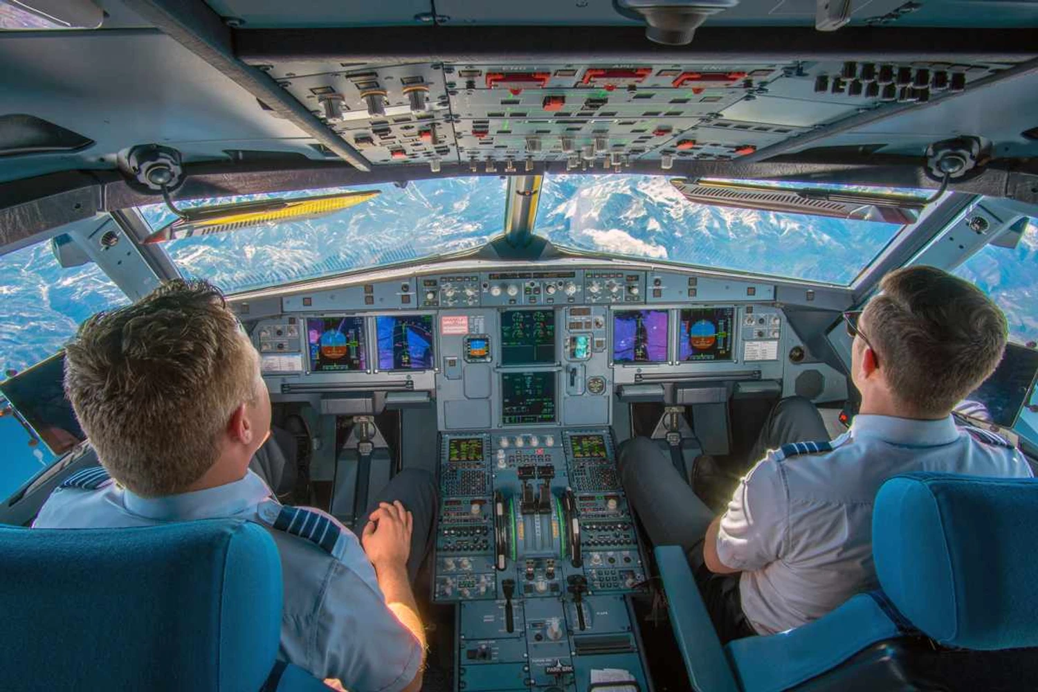 Instalação de câmeras em aviões é discutida no Brasil