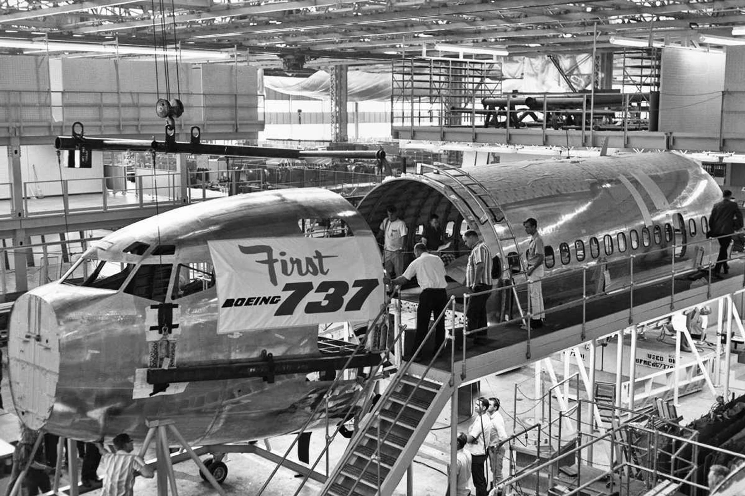 O primeiro 737 de produção na antiga fábrica da Boeing