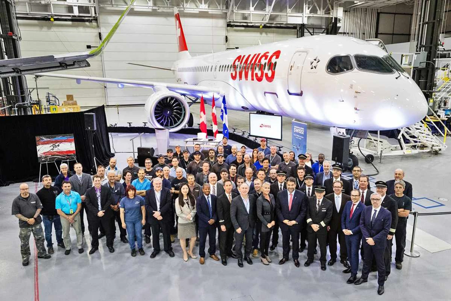 Primeiro CS300 é entregue à Swiss (Swiss)