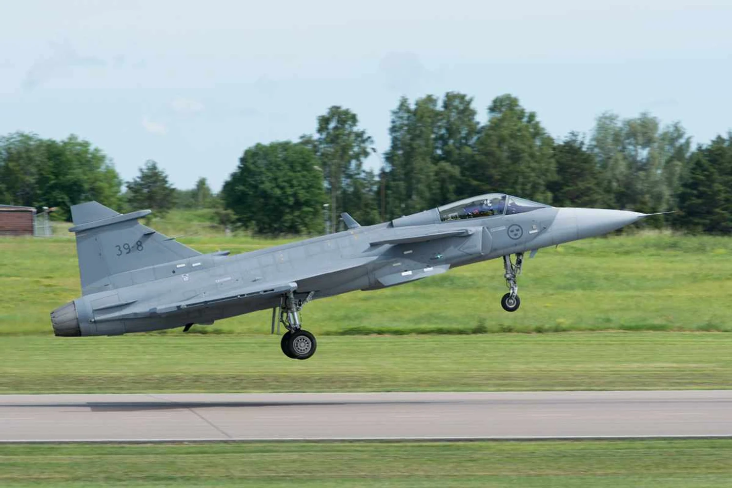 Gripen_E_First_Flight_01
