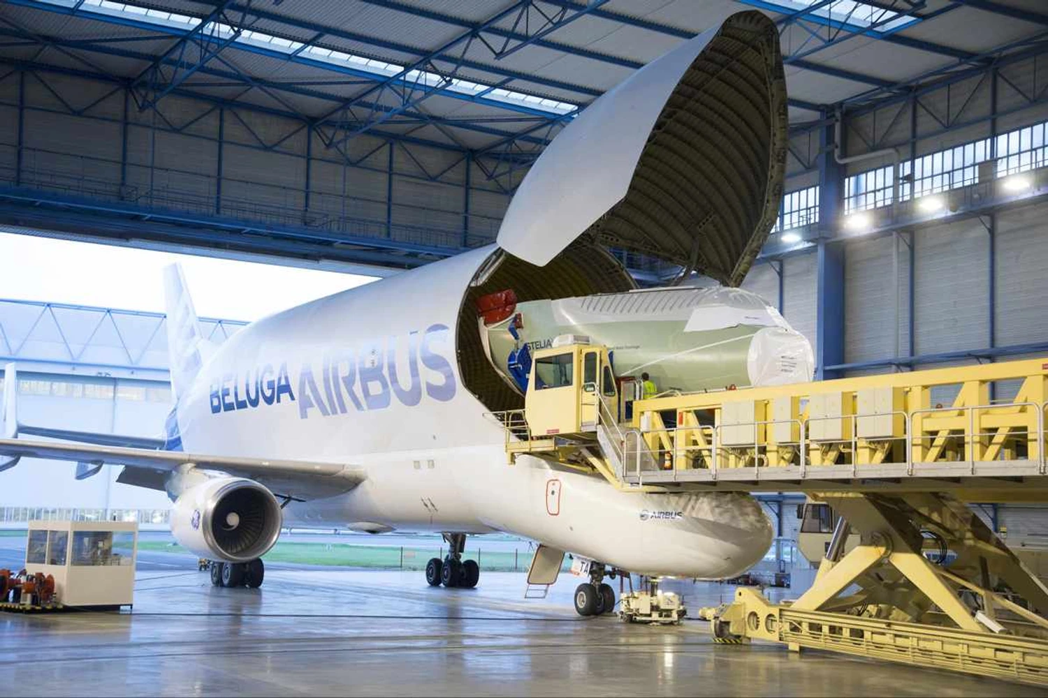 Airbus recebe primeira seção frontal do BelugaXL