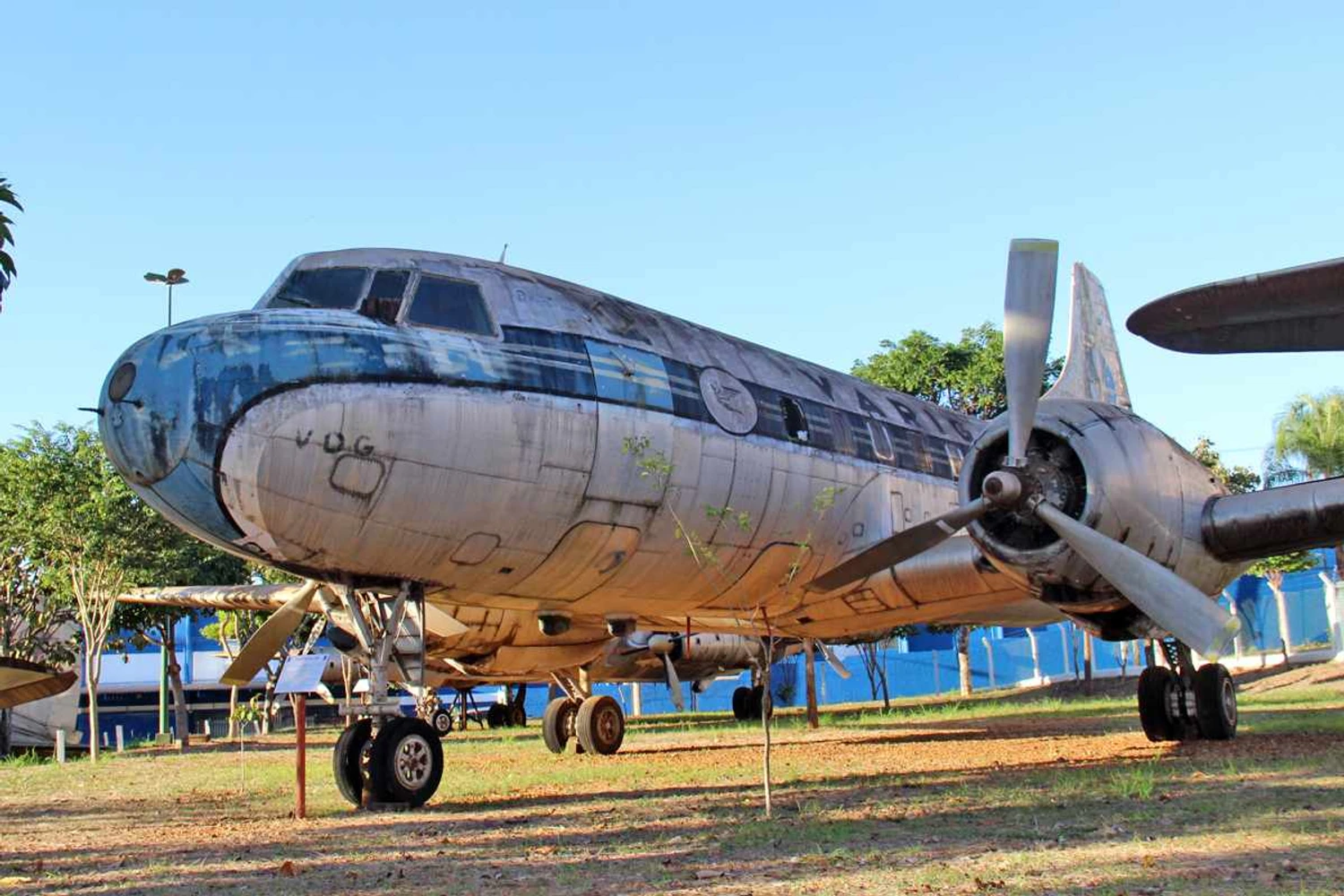 O museu que virou cemitério de aviões