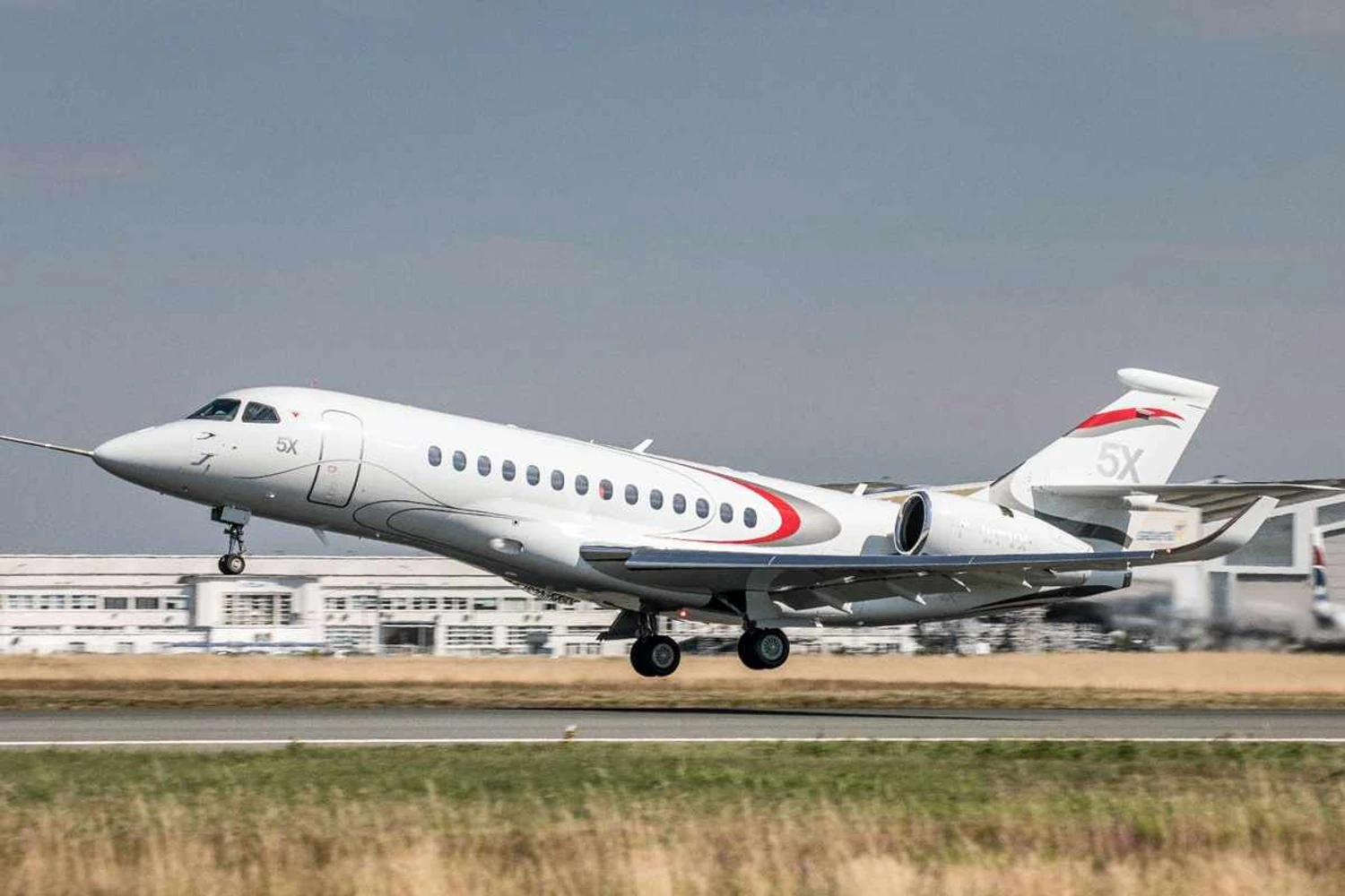 Dassault cancela desenvolvimento do jato executivo Falcon 5X