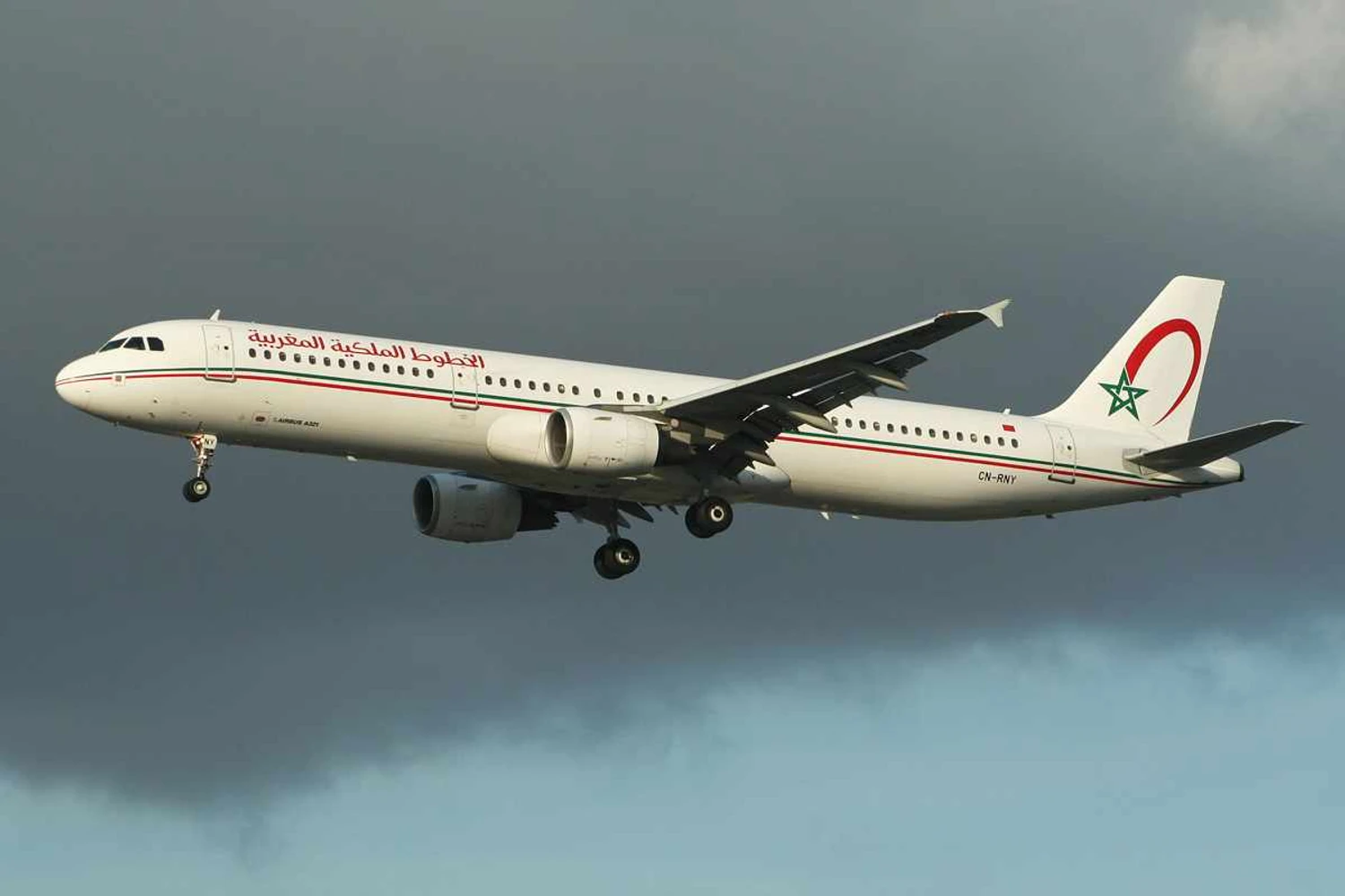 Piloto é multado por decolar com avião vazando combustível na França