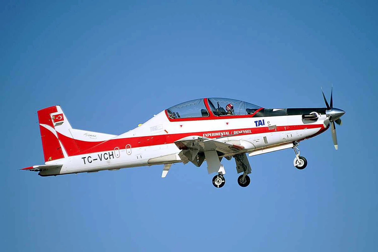 Avião turco quer disputar mercado com o Super Tucano da Embraer