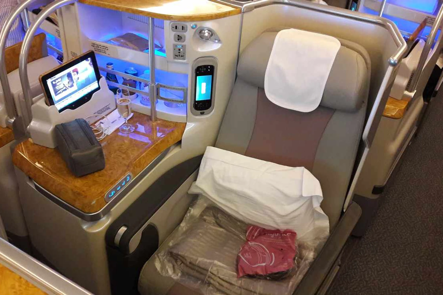 Todo o andar superior do A380 da Emirates é ocupado pela primeira classe e a executiva (Sergio Quintanilha)
