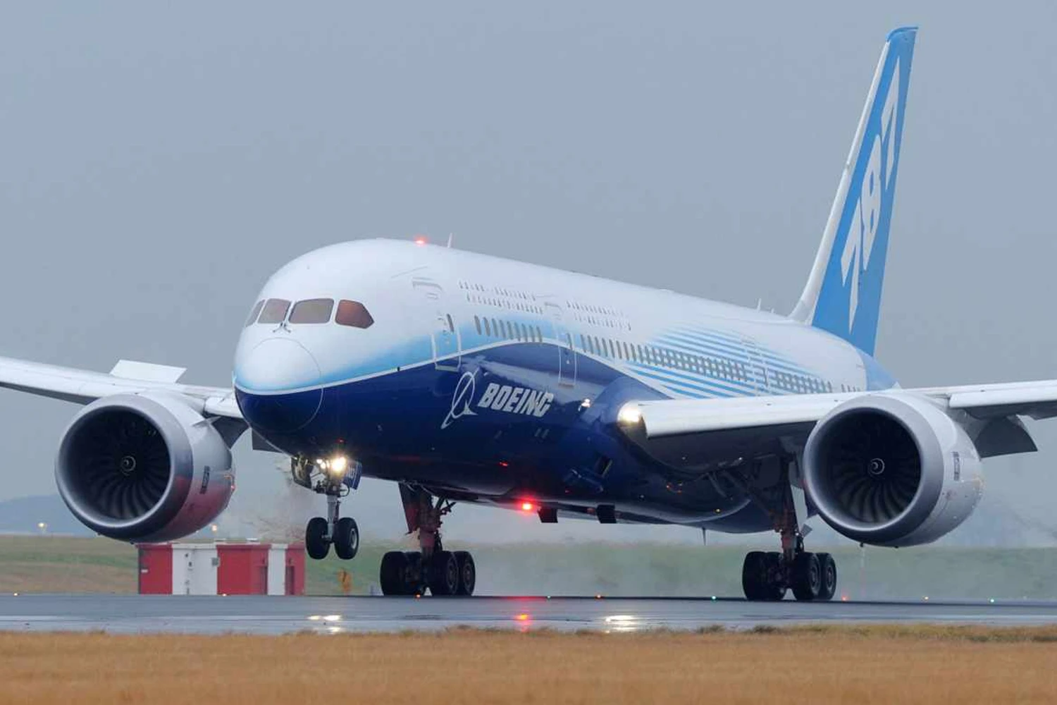 Autoridade de aviação dos EUA limita voos longos do Boeing 787