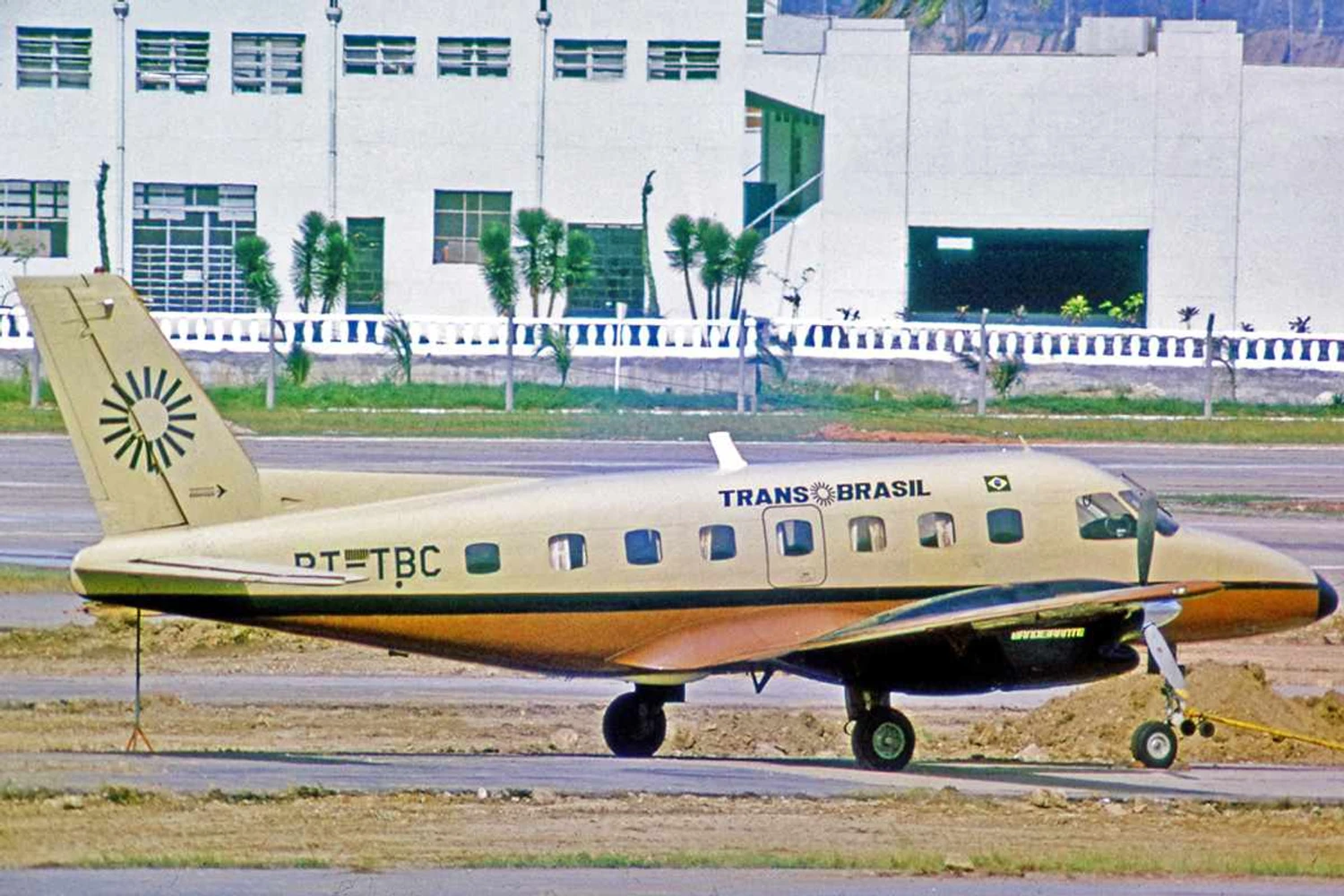 A Transbrasil foi uma das primeiras empresas a encomendar o então novo Bandeirantes, mais tarde repassados para a Nordeste (RuthAS/Wikimedia)