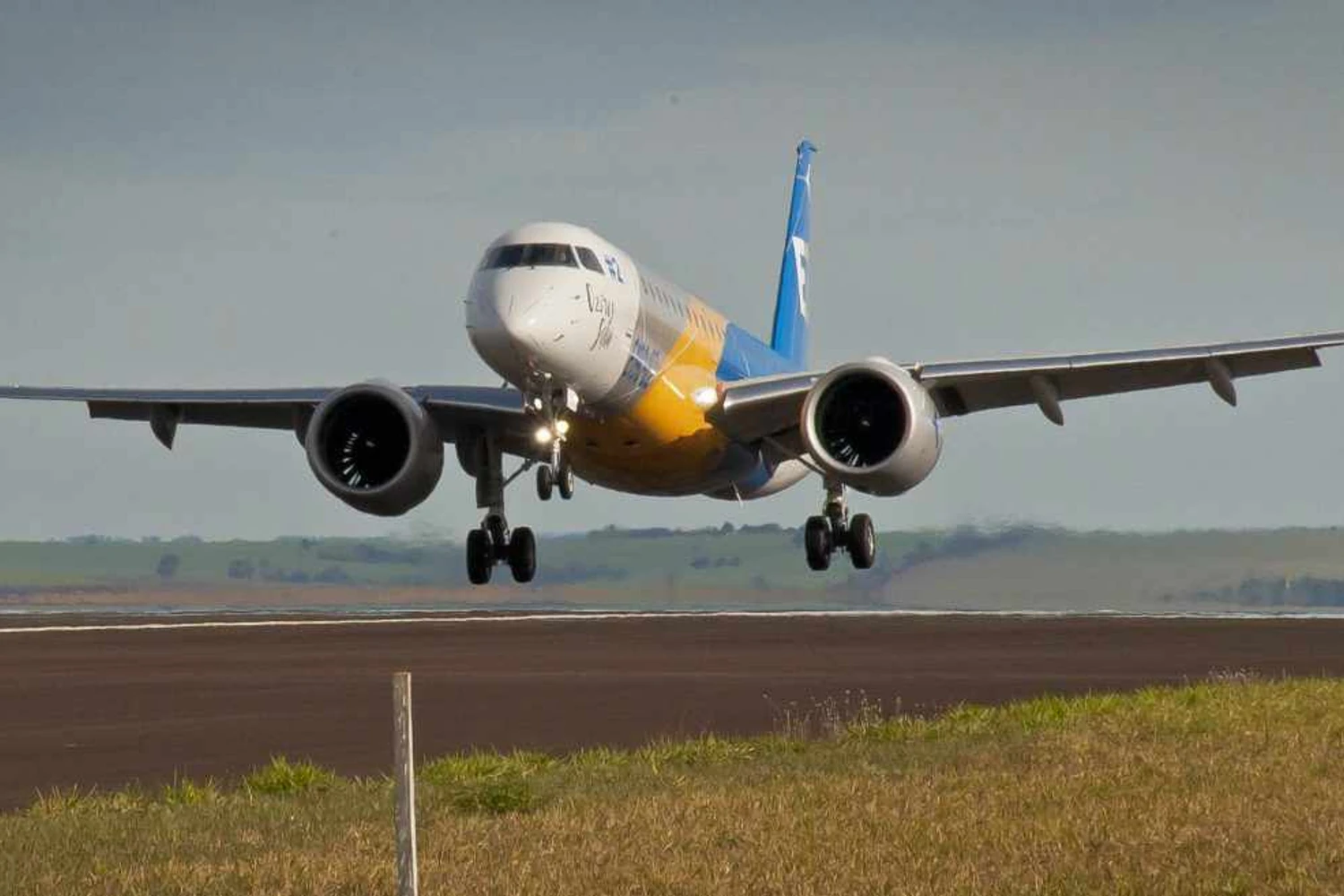 Embraer reintegra divisão de aviação comercial e troca seu principal executivo