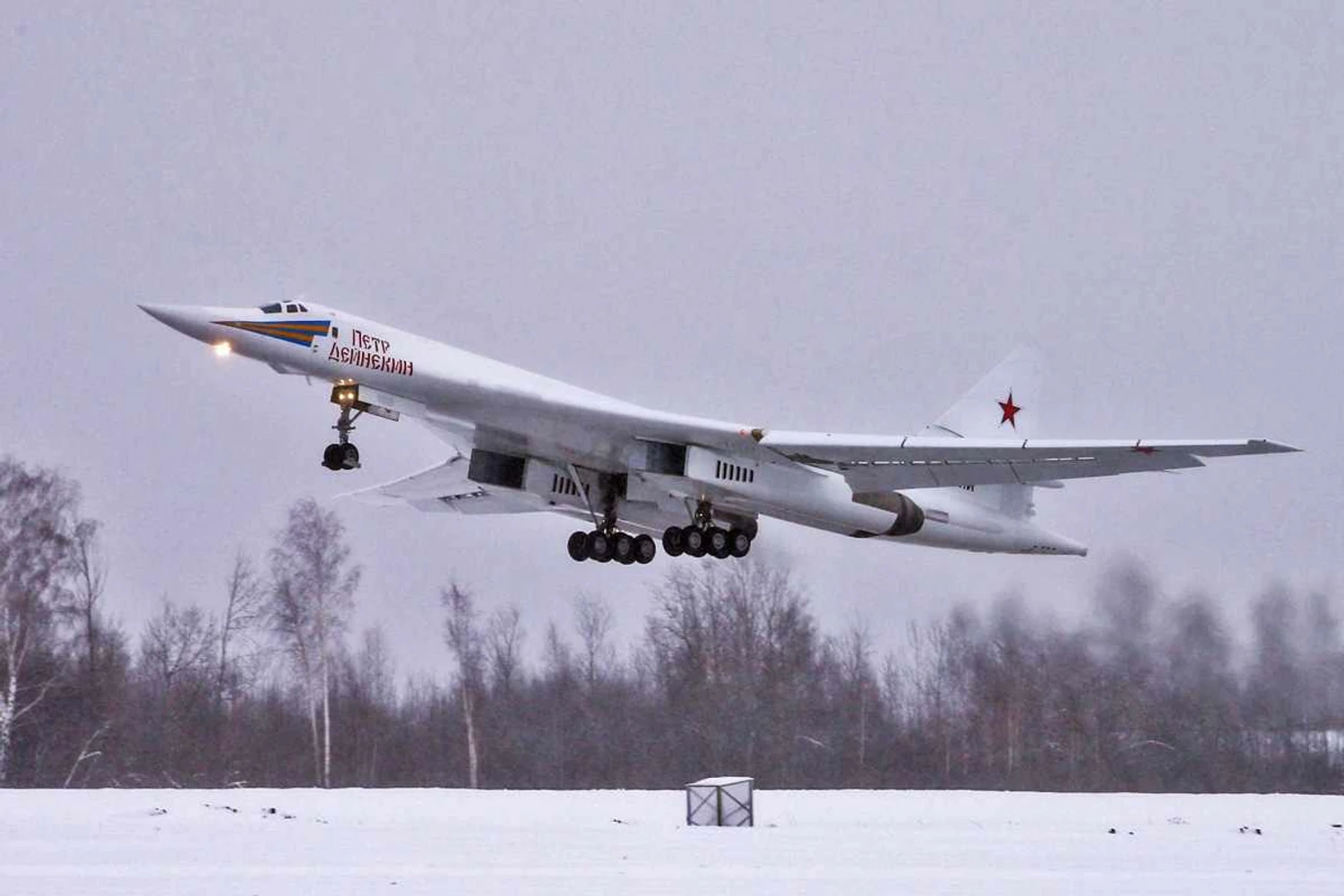 Rússia encomenda 10 novos bombardeiros Tu-160M2