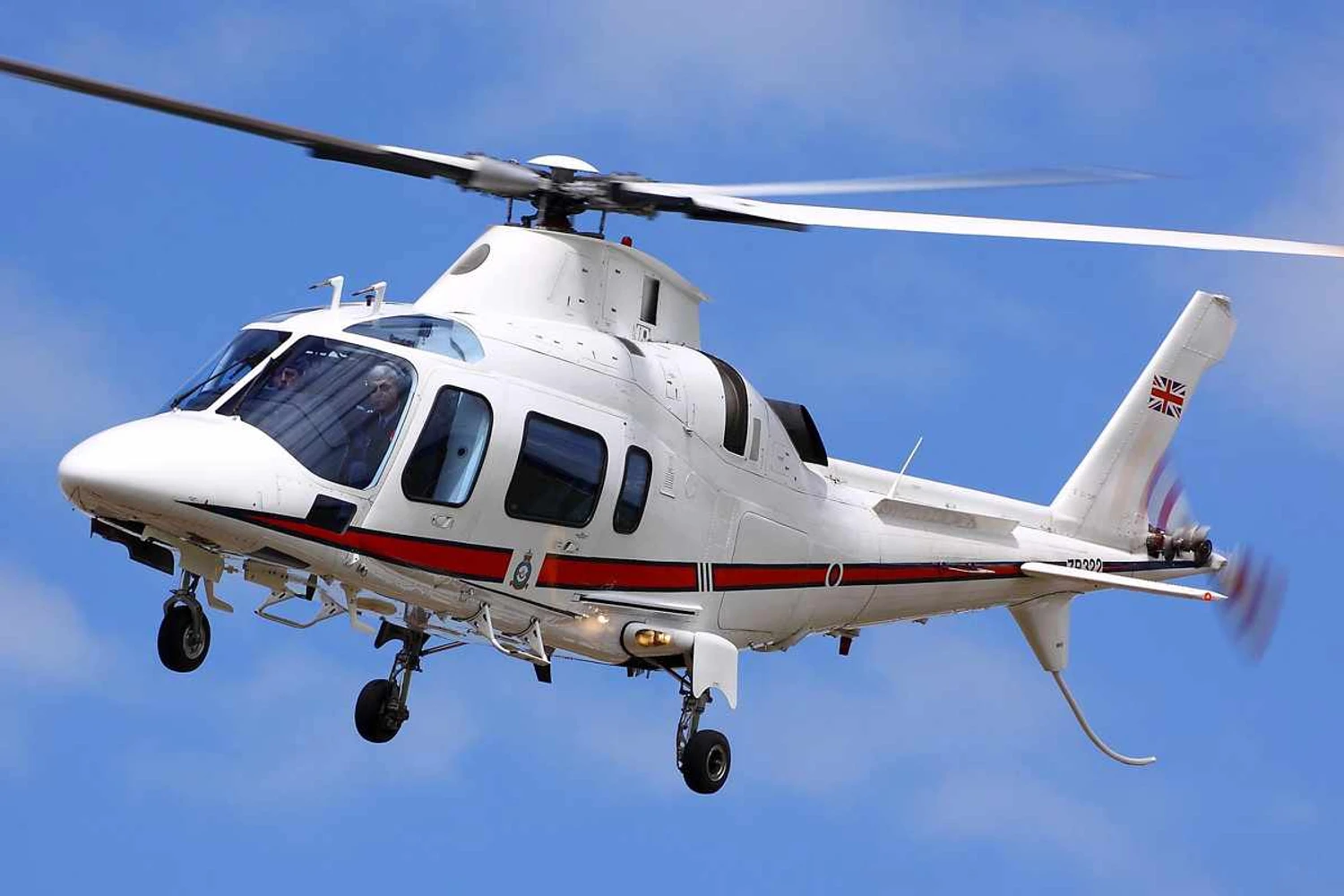 A Airshuttle também oferece voos de helicóptero; o modelo AW109 é um dos disponíveis (Tim Felce)