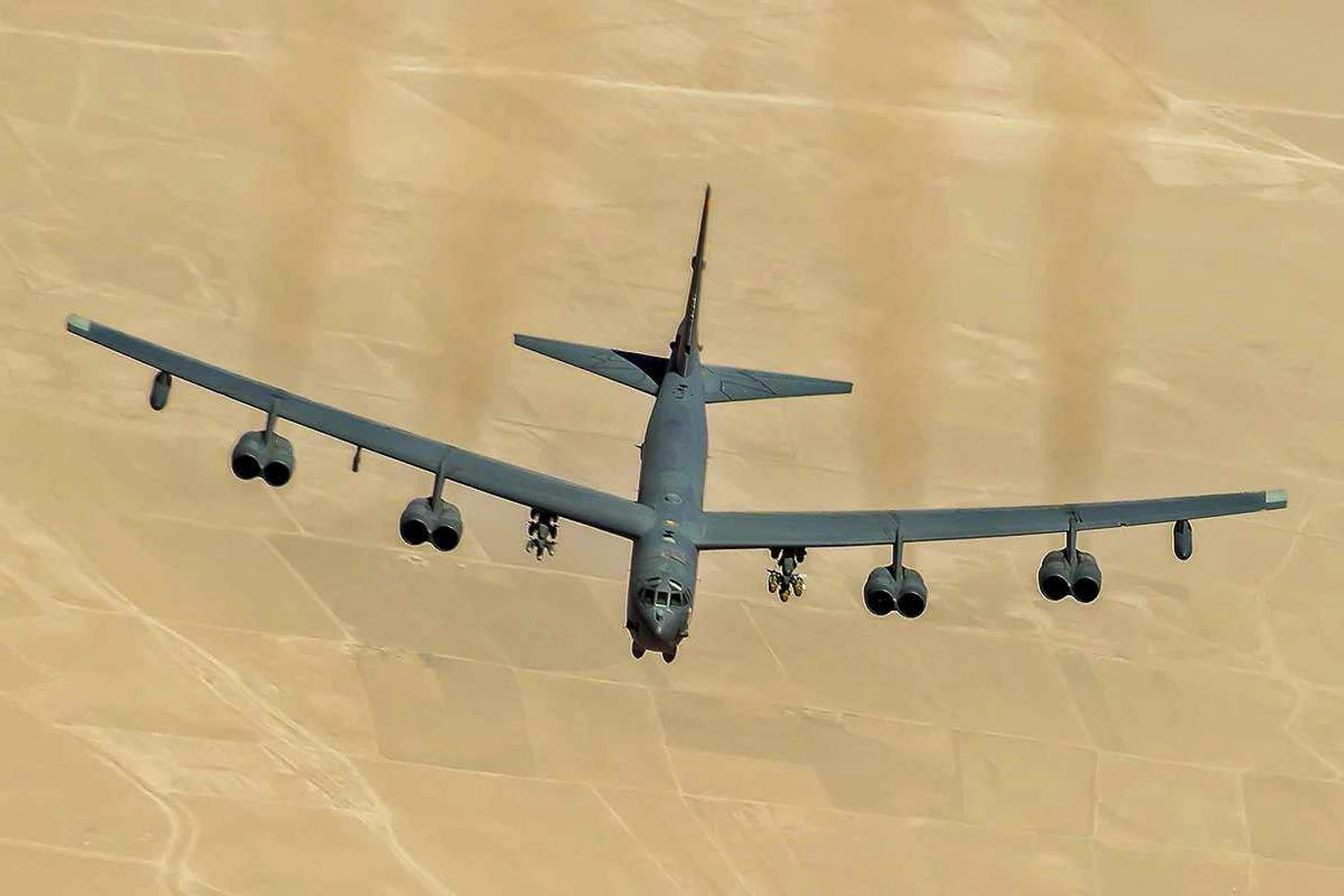 Com novos motores, bombardeiros B-52 dos EUA podem voar até 2050