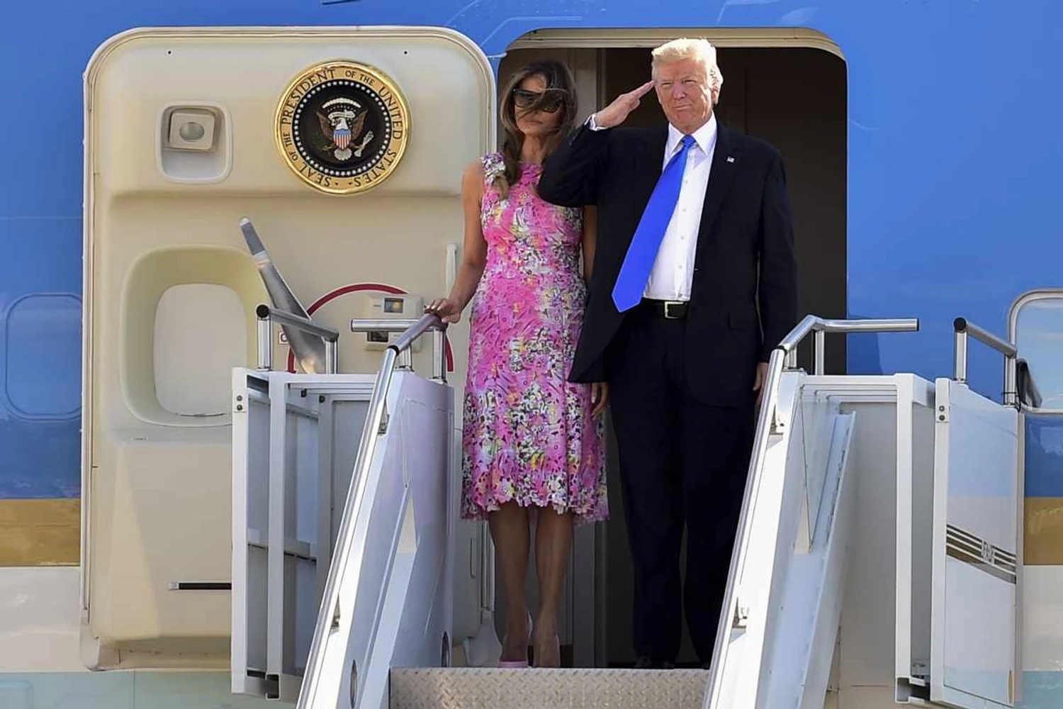 Donald Trump desembarca do Air Force One: será que ele estará na Casa Branca quando o novo avião ficar pronto? (USAF)