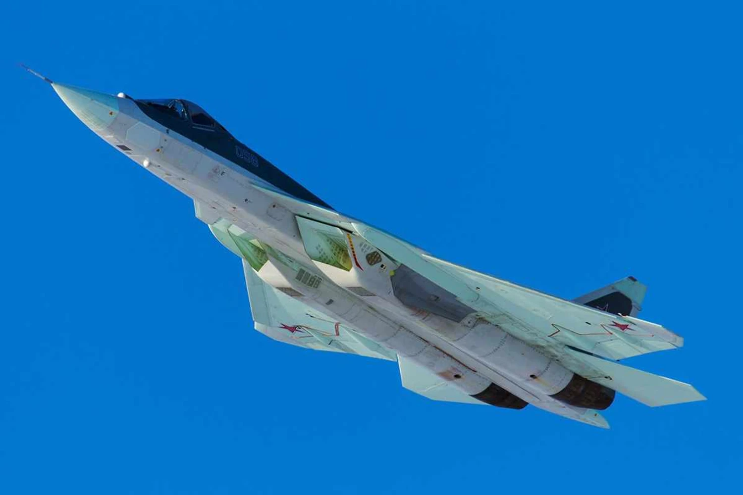 Rússia envia seu novo caça Sukhoi Su-57 para testes de combate na Síria
