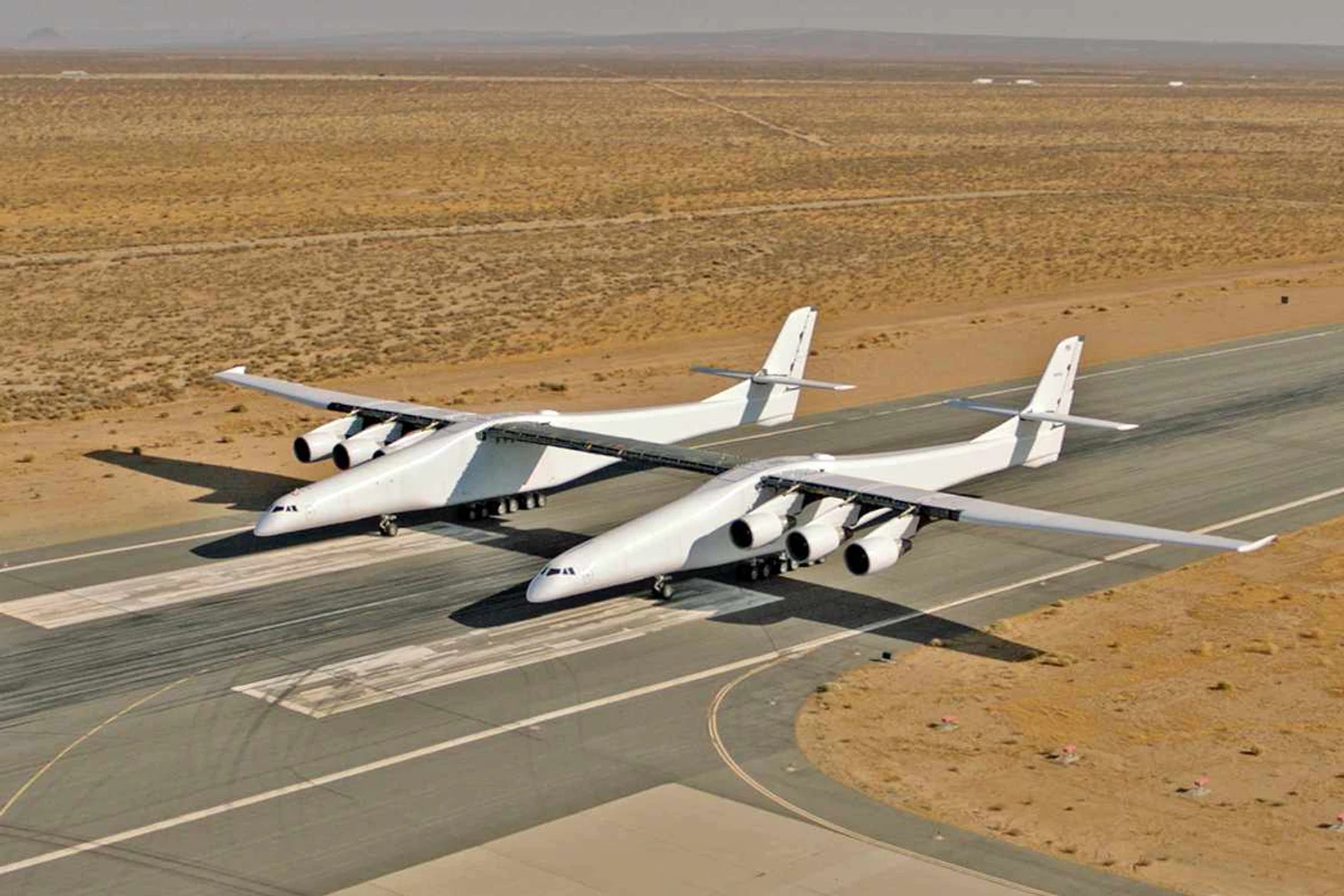 Maior avião do mundo, Stratolaunch realiza primeira prova de aceleração