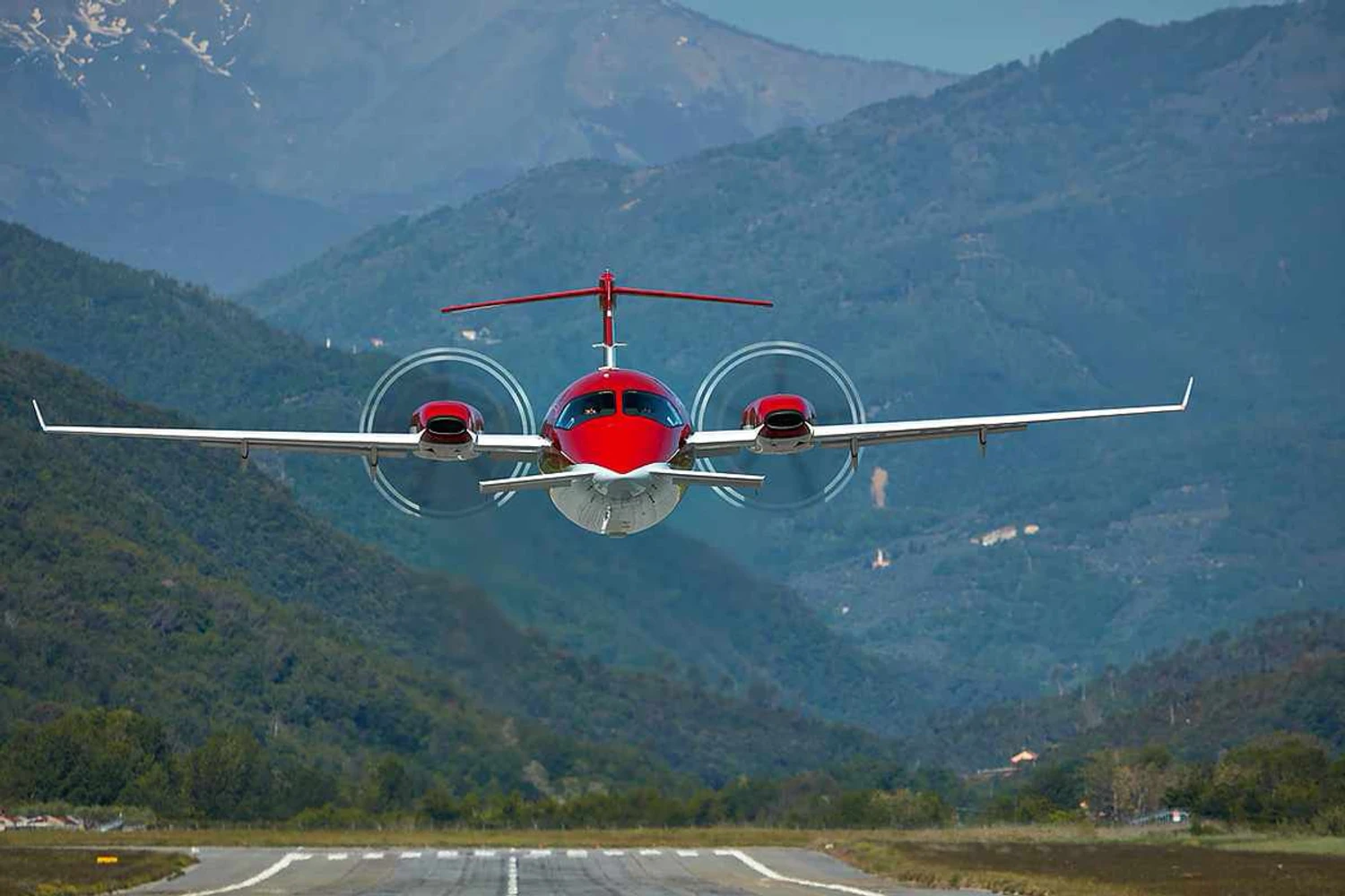 Centenária, Piaggio tenta se reinventar para sobreviver