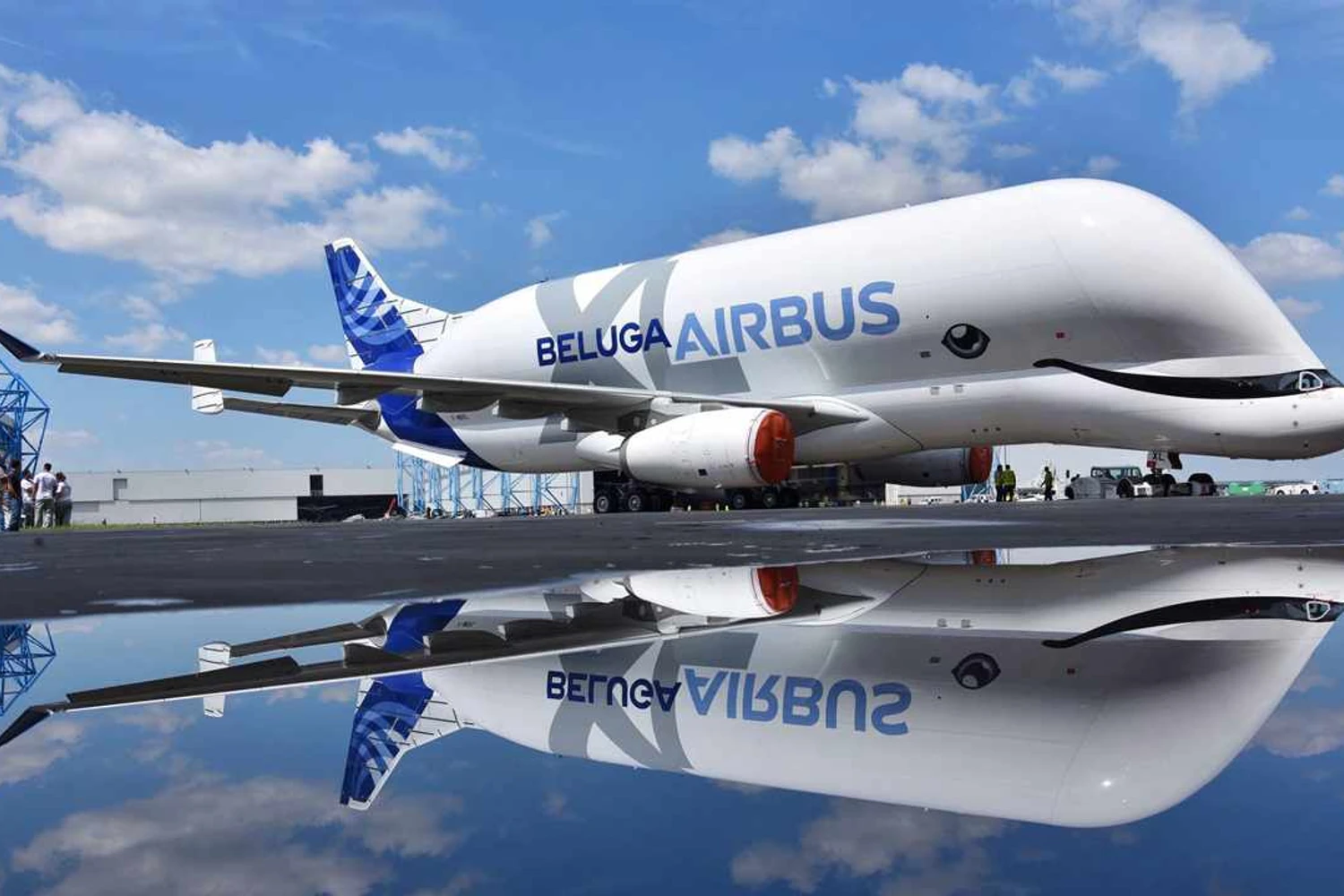 Airbus apresenta novo cargueiro BelugaXL