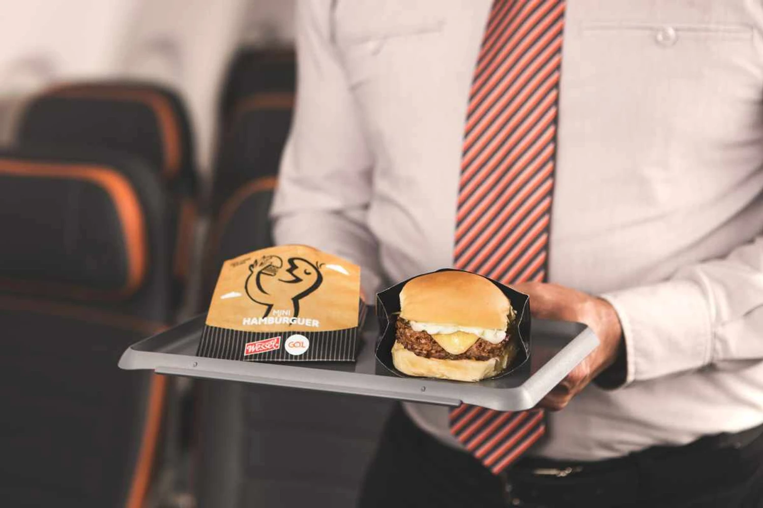 Gol inclui cerveja e mini-hambúrguer na ponte-aérea Rio-SP