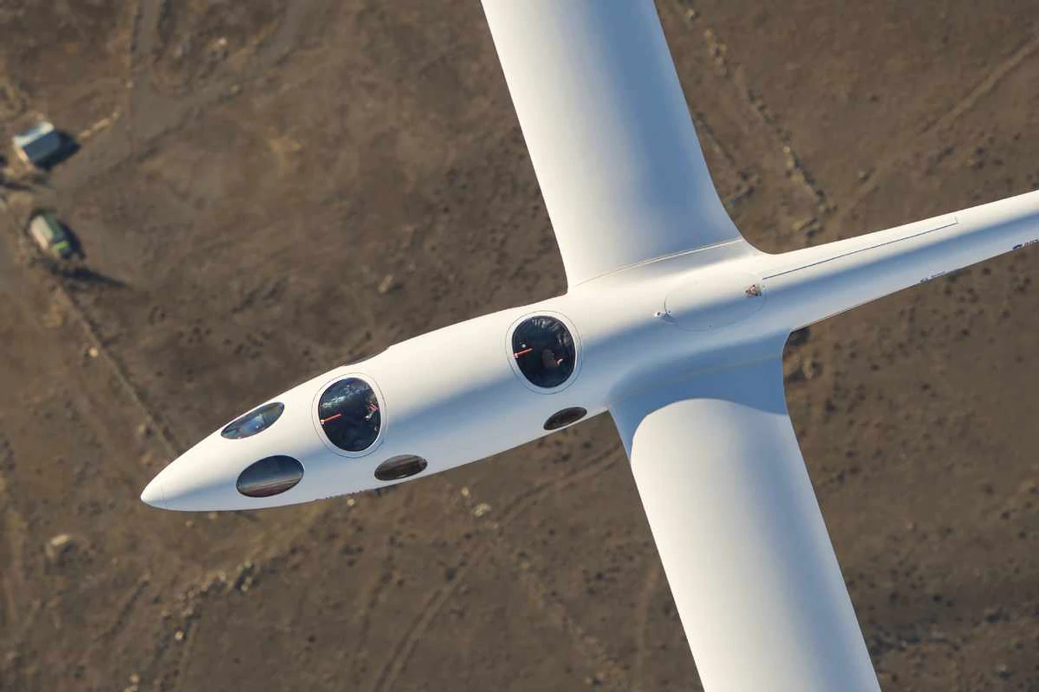 Super planador da Airbus bate novo recorde de altitude