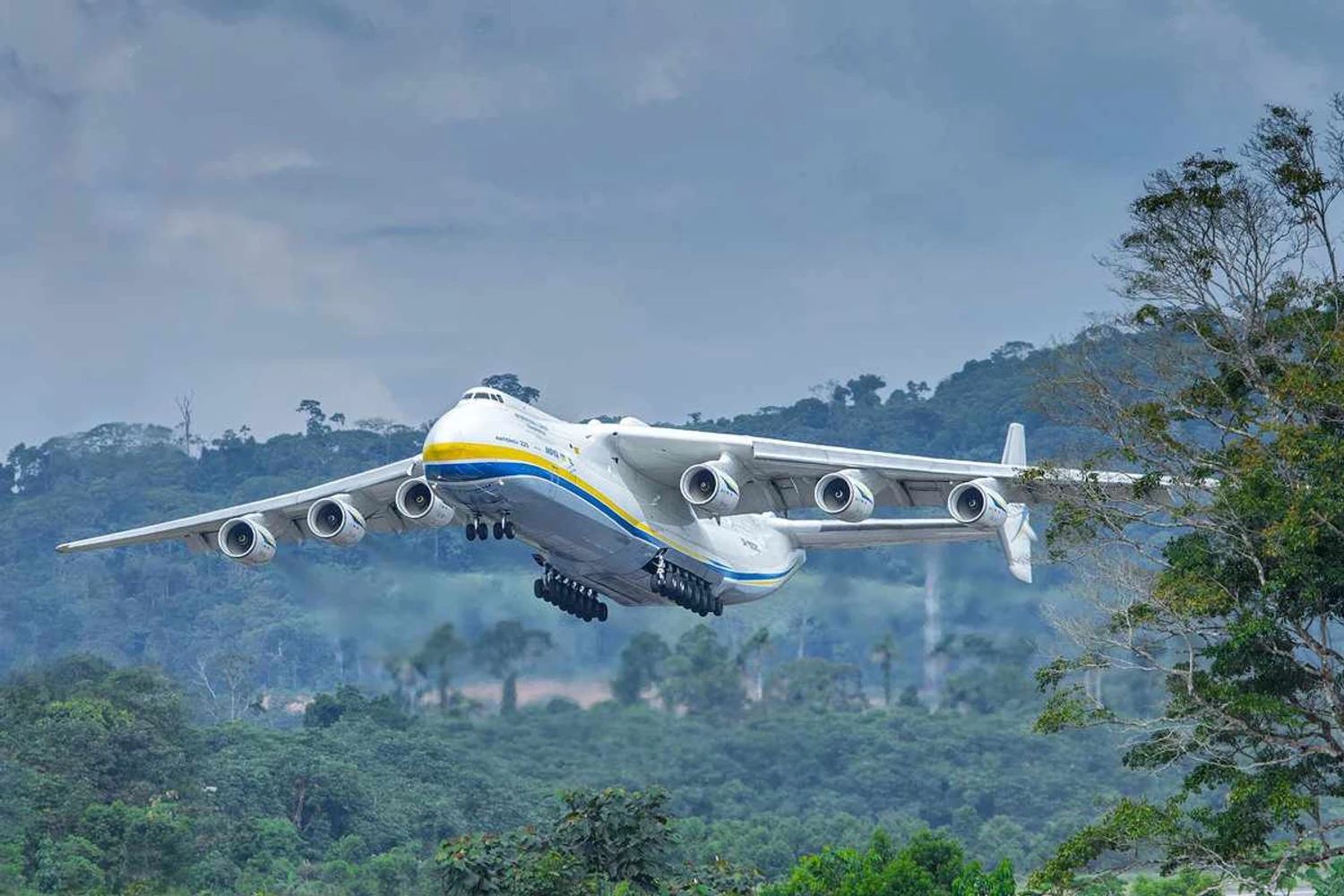Maior avião do mundo, Antonov AN-225 bate recorde de voos consecutivos