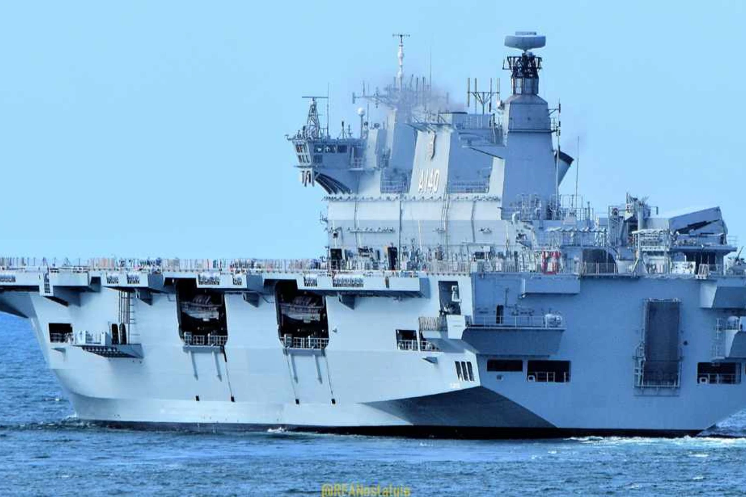 Porta-helicópteros Atlântico zarpa da Inglaterra em direção ao Brasil