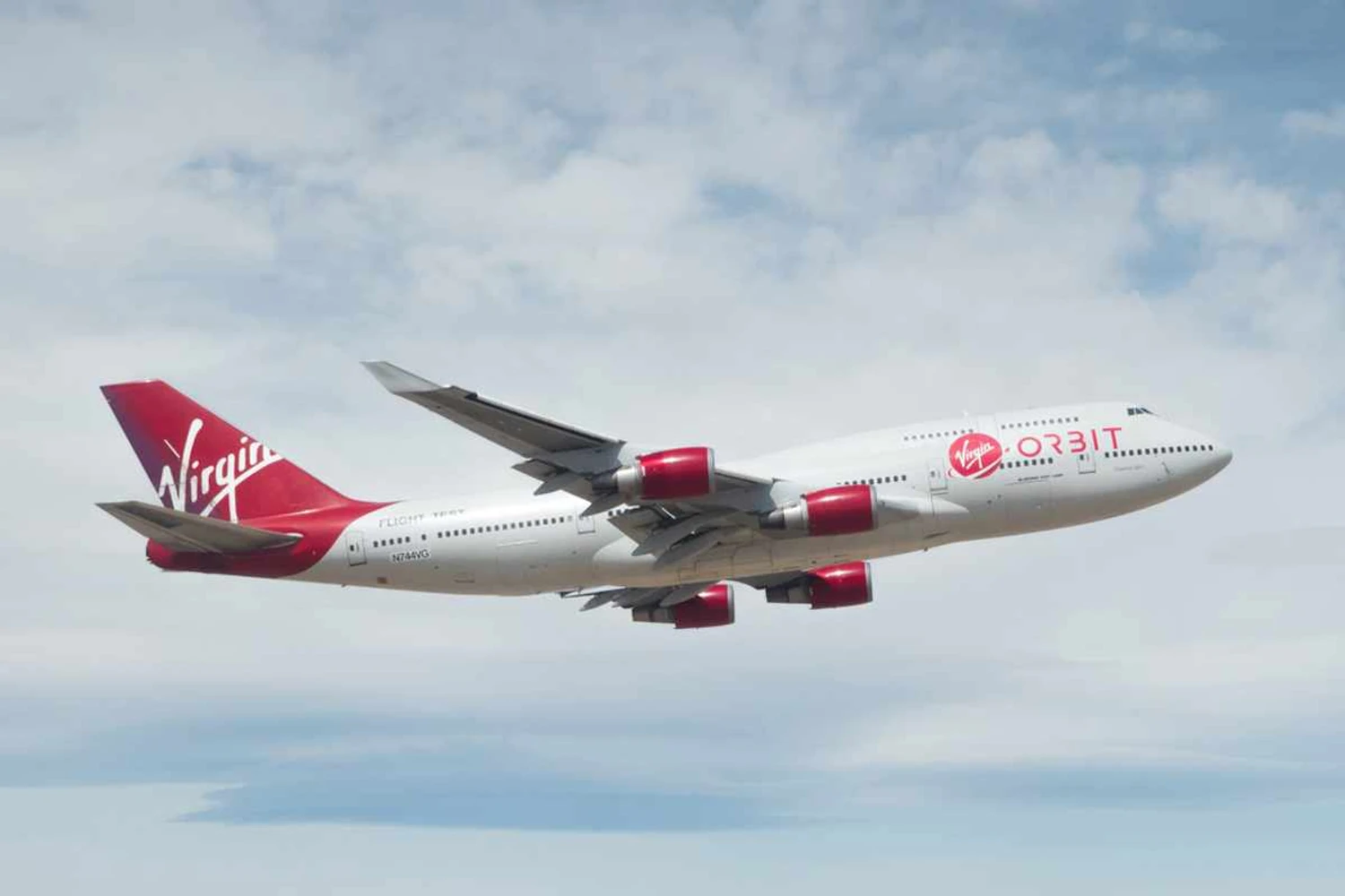 Virgin realiza primeiros testes com Boeing 747 lançador de foguetes