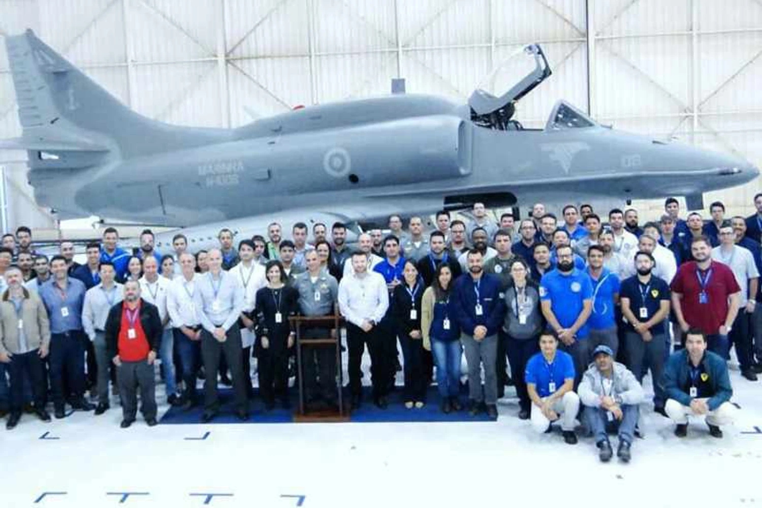 Marinha do Brasil recebe quarto caça AF-1 modernizado pela Embraer