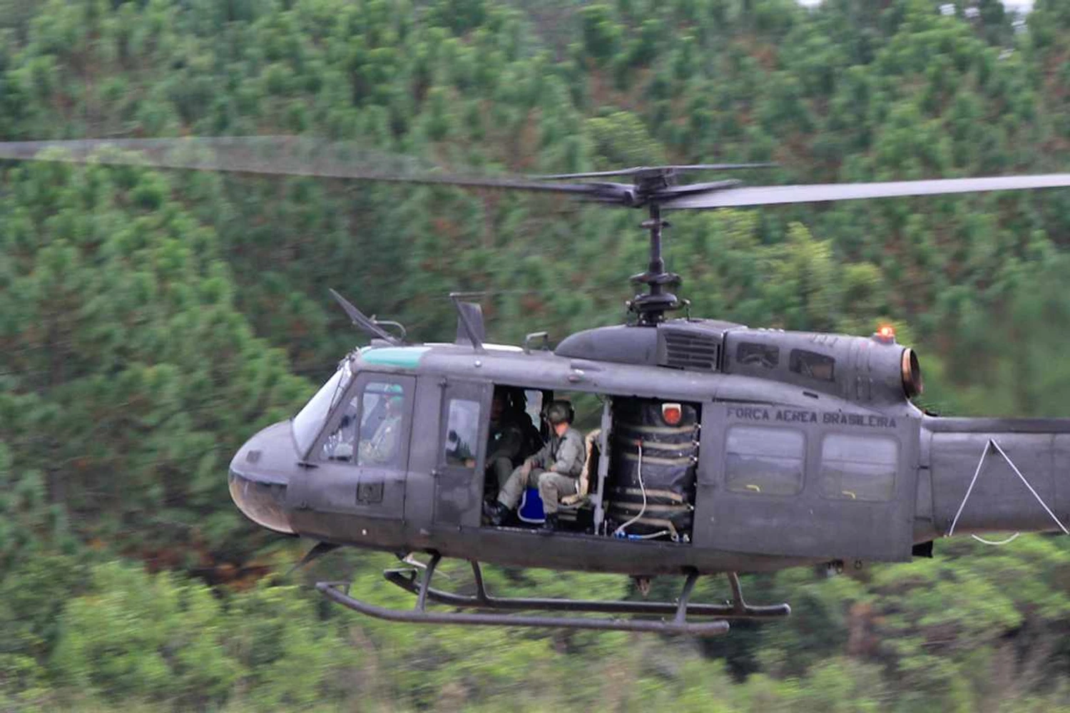 Após 51 anos, FAB se despede dos últimos helicópteros Iroquois
