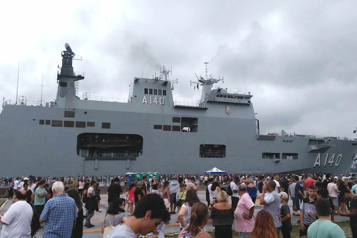 Visitamos o porta-helicópteros multipropósito Atlântico em Santos