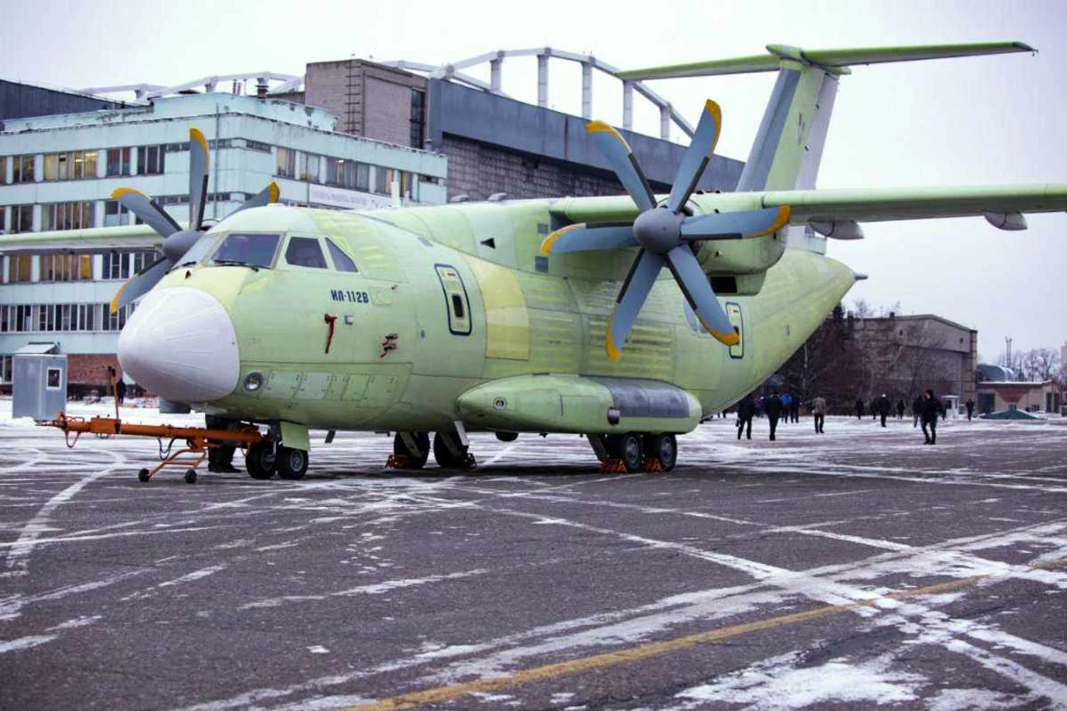 Mini-cargueiro Ilyushin Il-112 está próximo do primeiro voo