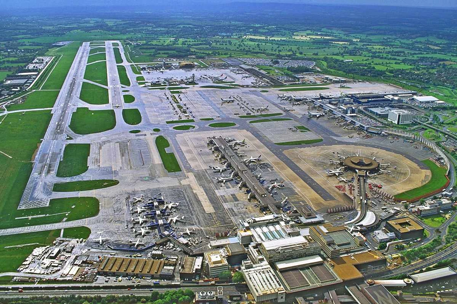 Aeroporto de Gatwick, em Londres: pista única mais movimentada do mundo (a pista auxiliar não recebe voos)