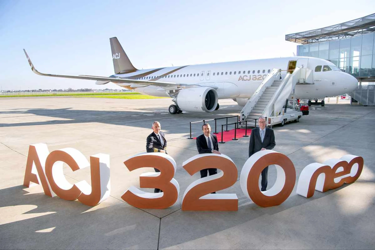 Airbus entrega primeiro jato executivo ACJ320neo