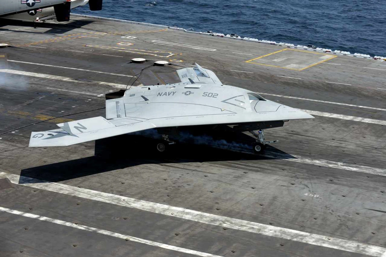 O X-47B da Northrop Grumman é projetado para operar a partir de porta-aviões (US NAVY)