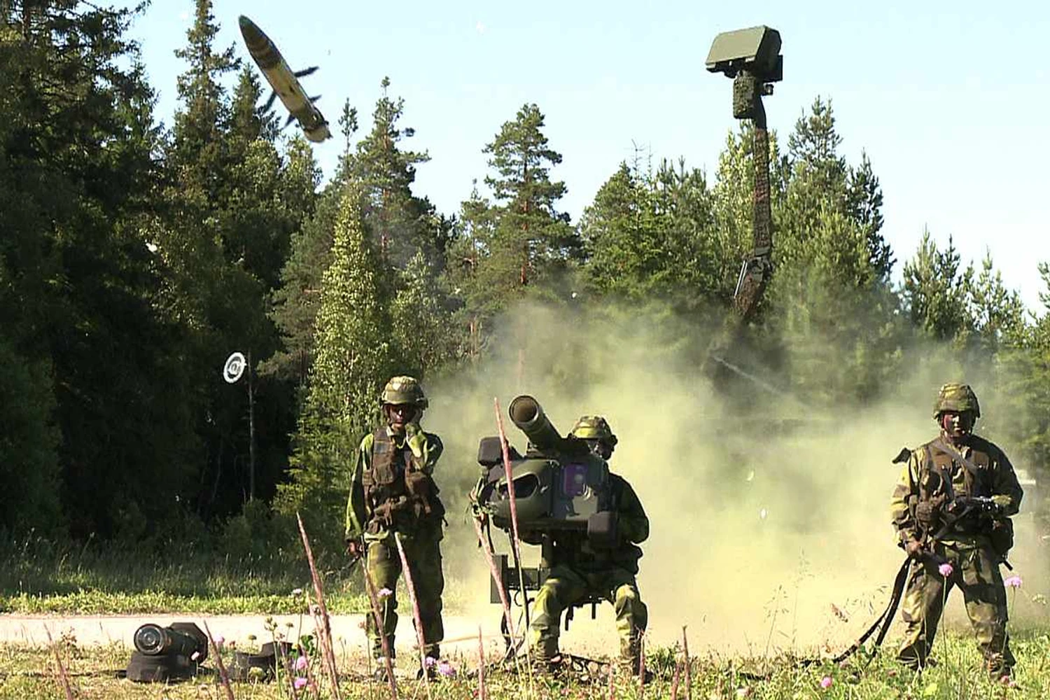 Exército Brasileiro compra novo lançador de mísseis portátil da SAAB