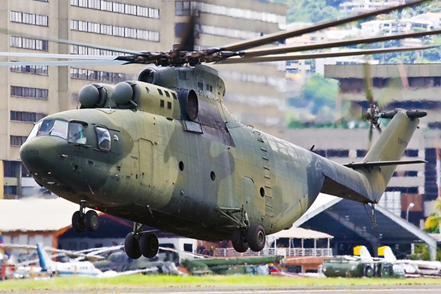 A Venezuela é um dos raros operadores do Mi-26, o maior helicóptero do mundo