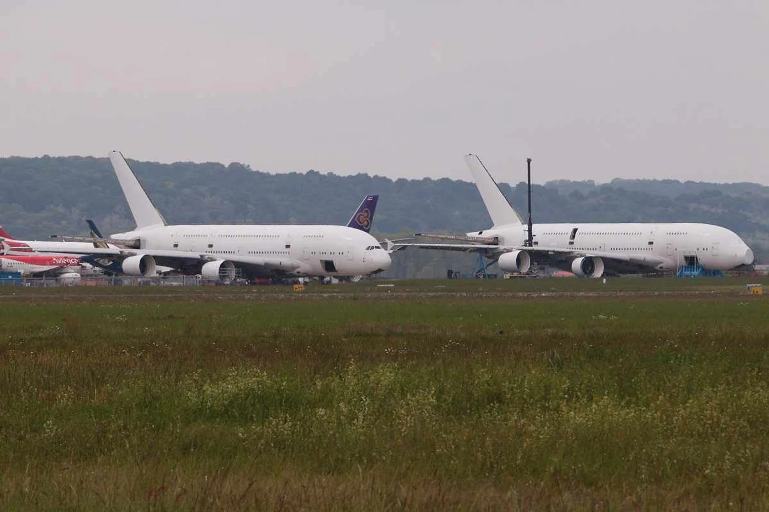 Dois Airbus A380 começam a ser desmontados na França