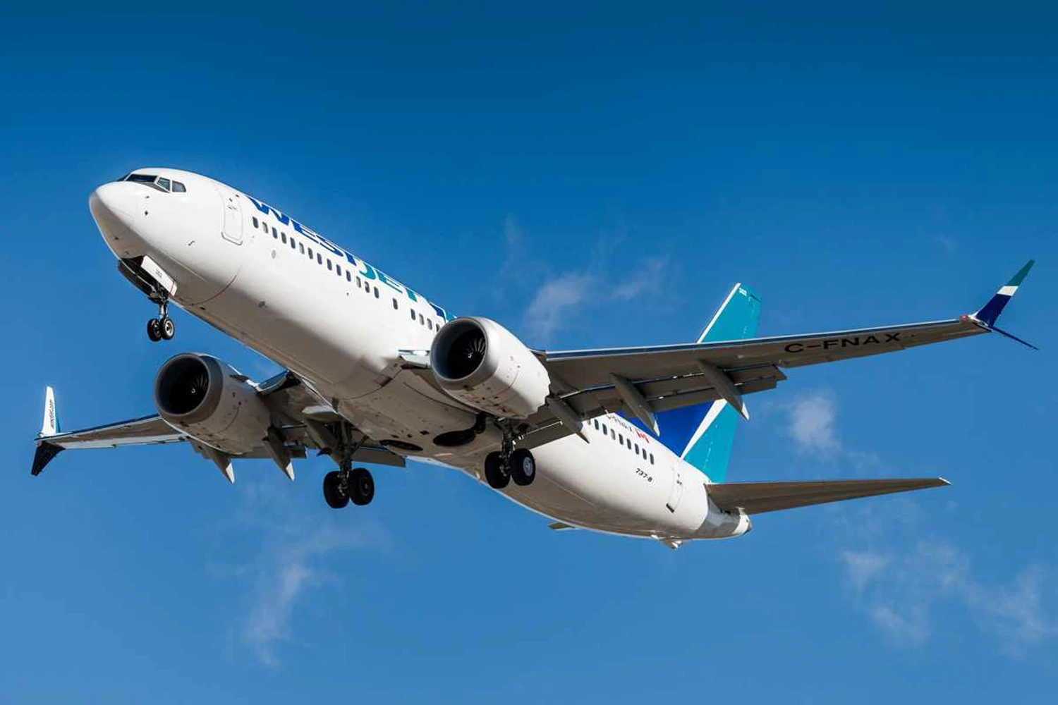 Companhia aérea que ousou acabar com assento reclinável em seus aviões volta atrás