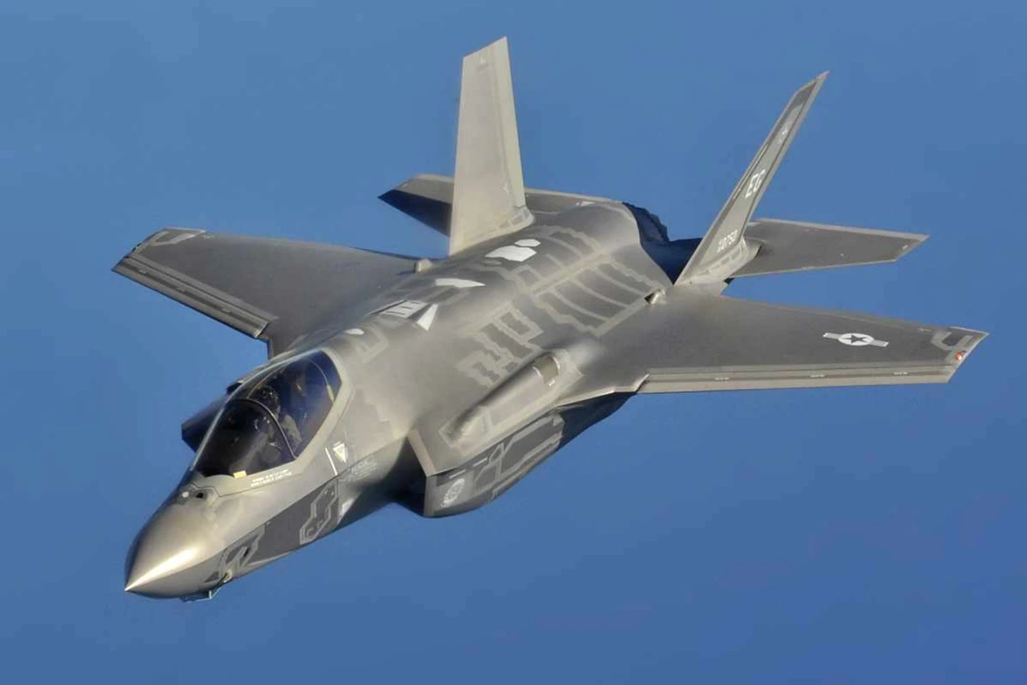 À espera de atualizações técnicas, Bélgica recusa receber primeiros caças F-35A