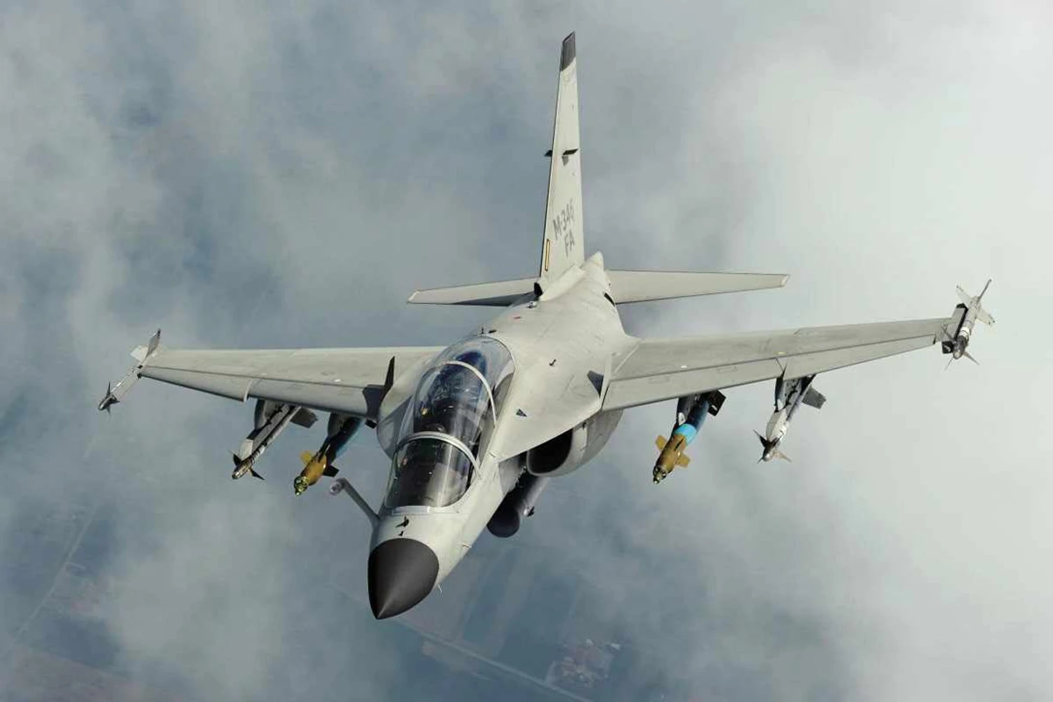 Áustria assina contrato de 1,5 bilhão de euros para 12 jatos Leonardo M-346FA