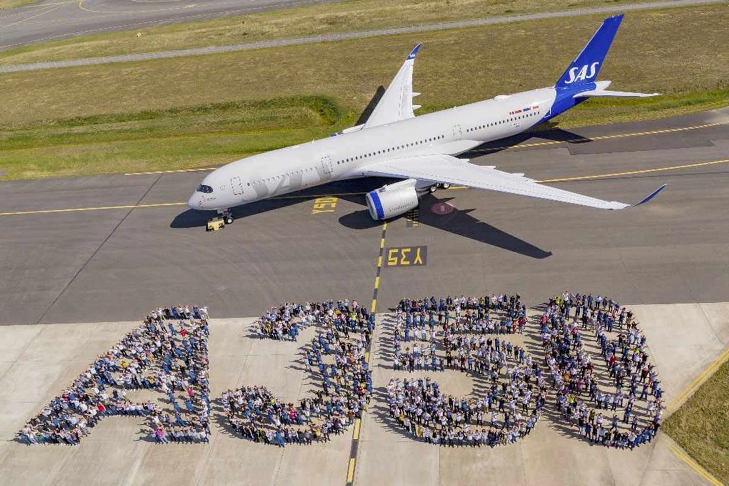 SAS revela seu primeiro A350 com nova pintura